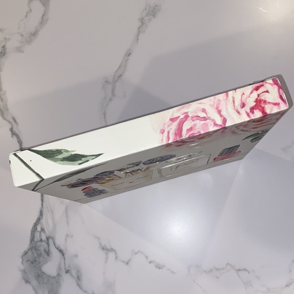 Cute Canvas frame makeup decor - Picture 2 of 6